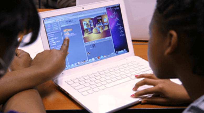 10-year-olds coding with Scratch