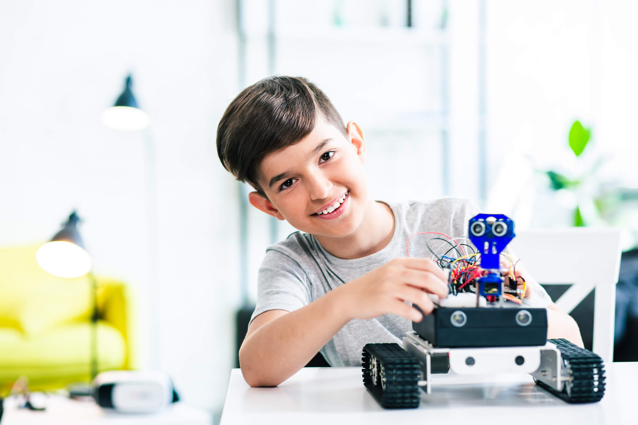 A kid building robot